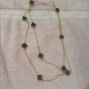 Necklace clovet